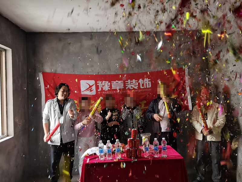 恭祝龍華云錦盛女士愛家開工大吉??！