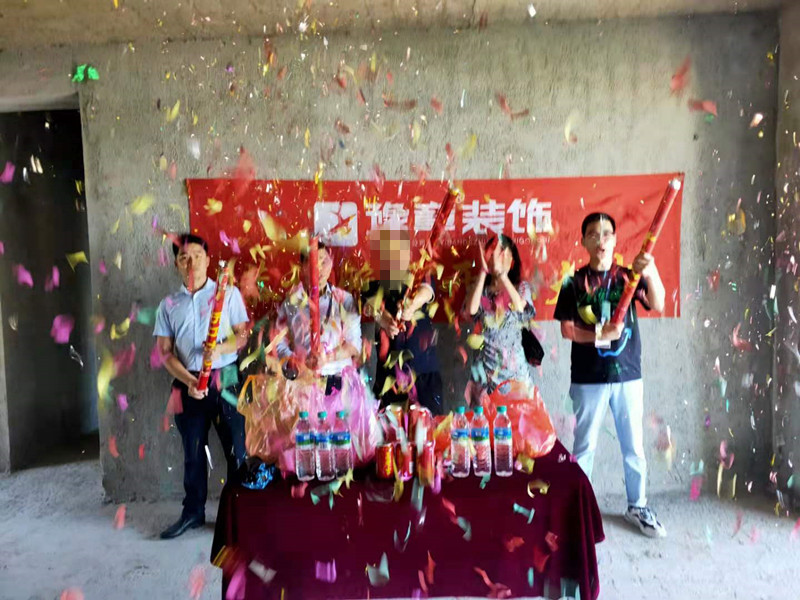恭祝翠湖小區(qū)湯總愛家開工大吉！！