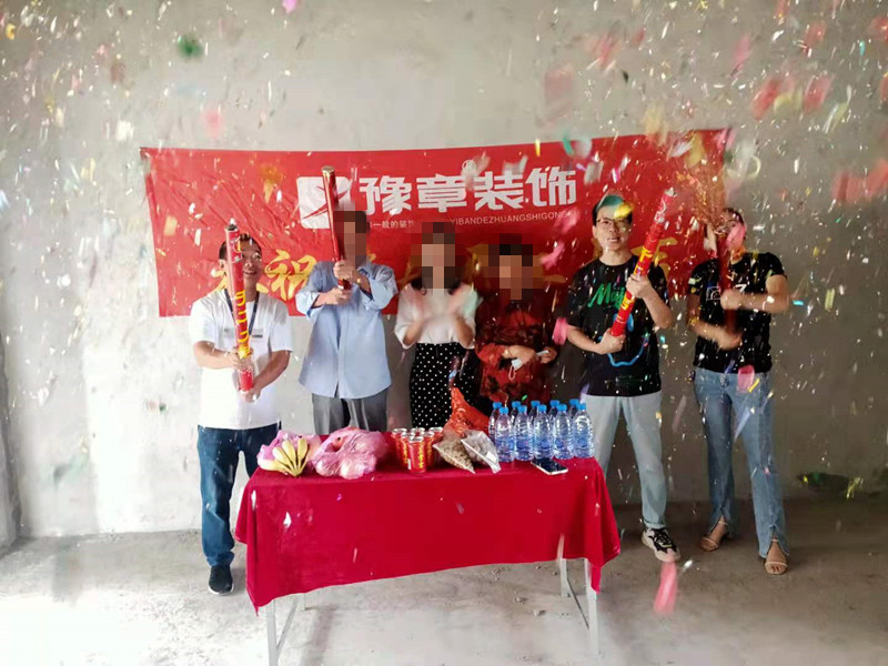 恭祝翠湖小區(qū)賴女士愛家開工大吉??！