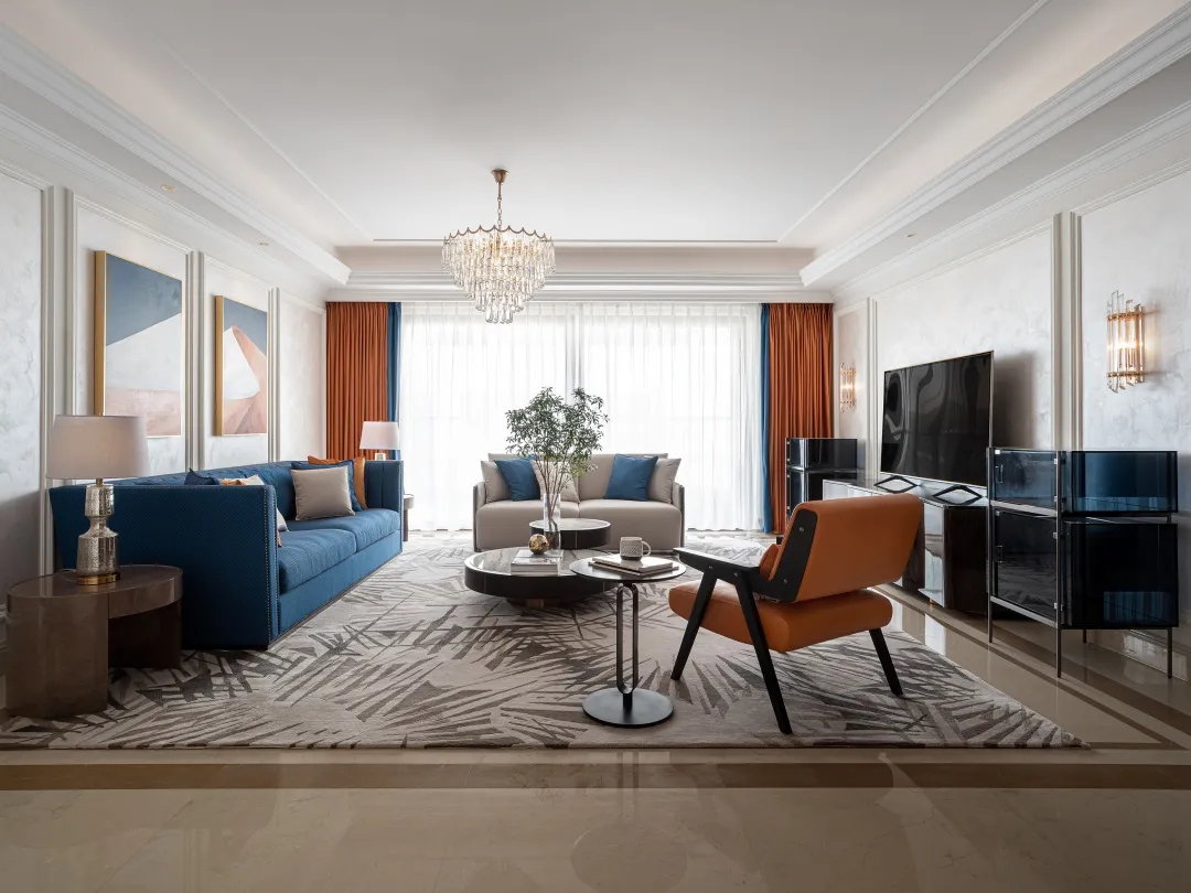 寶藍(lán)的華美邂逅明快的落日橙，打造輕奢尊貴、溫暖雅致的家