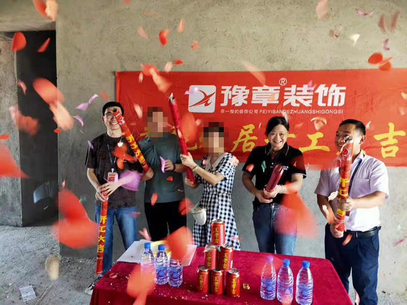 翠湖小區(qū)吳女士_副本.jpg 翠湖小區(qū)吳女士_副本.jpg